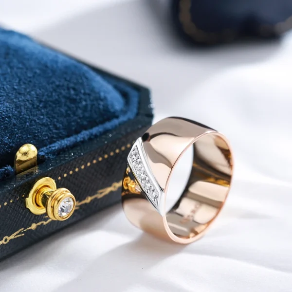 Silver Luxury Ring – Rose Gold & Zircon – Image 3